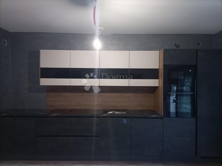 Dvosobni stan s mogućnošću uređenja – Mikulići