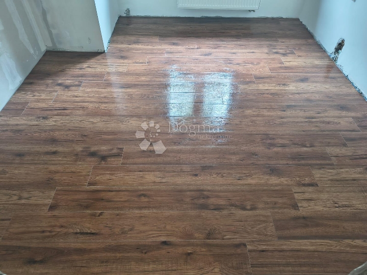 Mikulići – stan 75 m² s terasom i izlazom u vrt