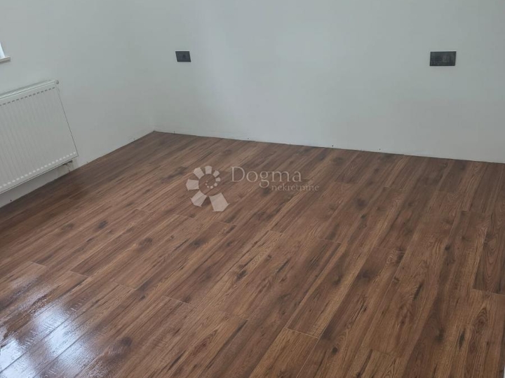 Mikulići – stan 75 m² s terasom i izlazom u vrt