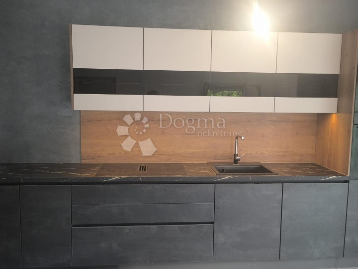 Mikulići – stan 75 m² s terasom i izlazom u vrt