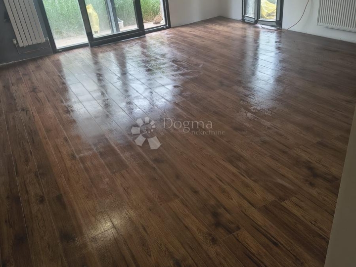 Mikulići – stan 75 m² s terasom i izlazom u vrt