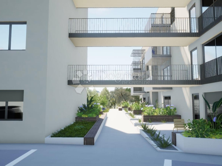 Poreč (okolica) luksuzan stan s vrtom, bazenom i garažom