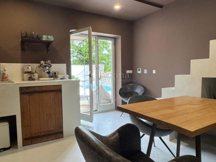 Dizajnerski dom za dvoje