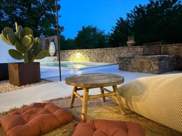 Dizajnerski dom za dvoje