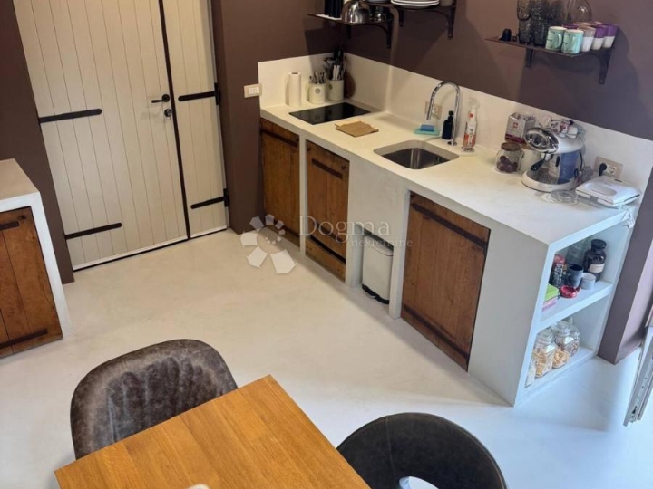 Dizajnerski dom za dvoje