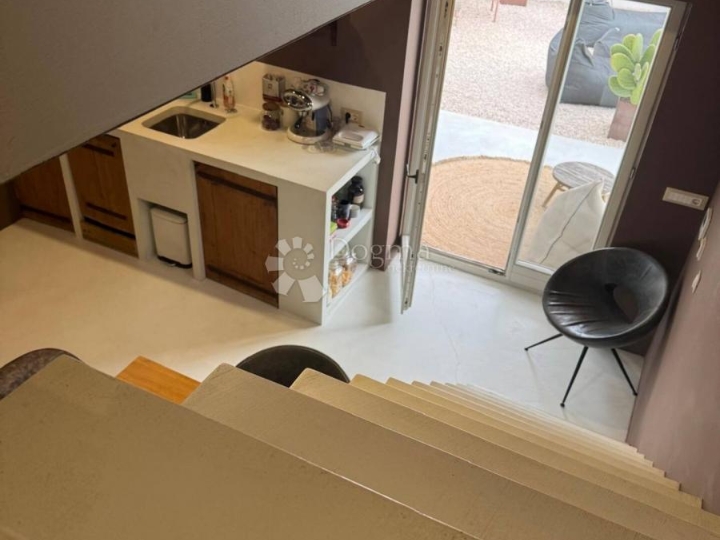 Dizajnerski dom za dvoje