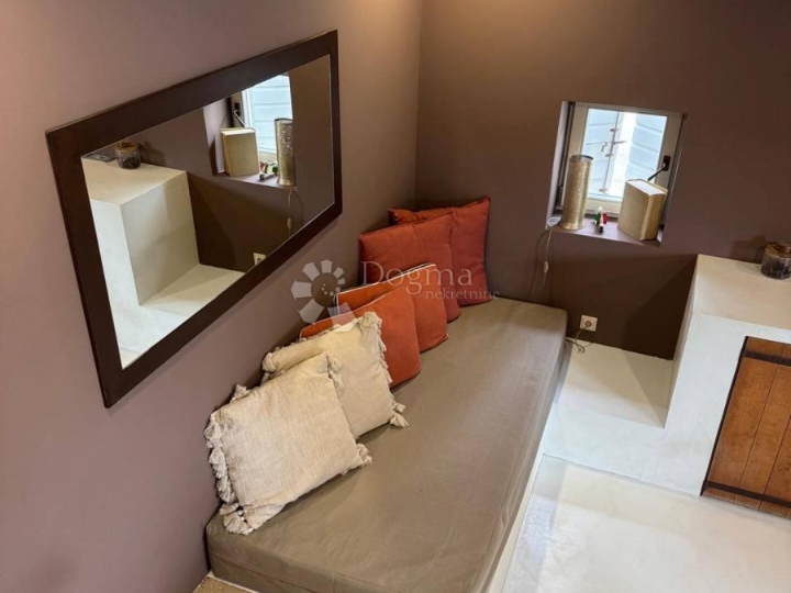 Dizajnerski dom za dvoje