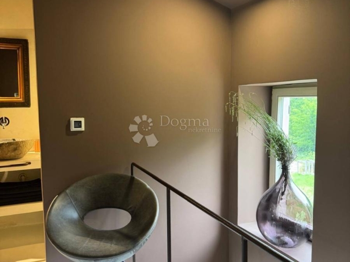 Dizajnerski dom za dvoje