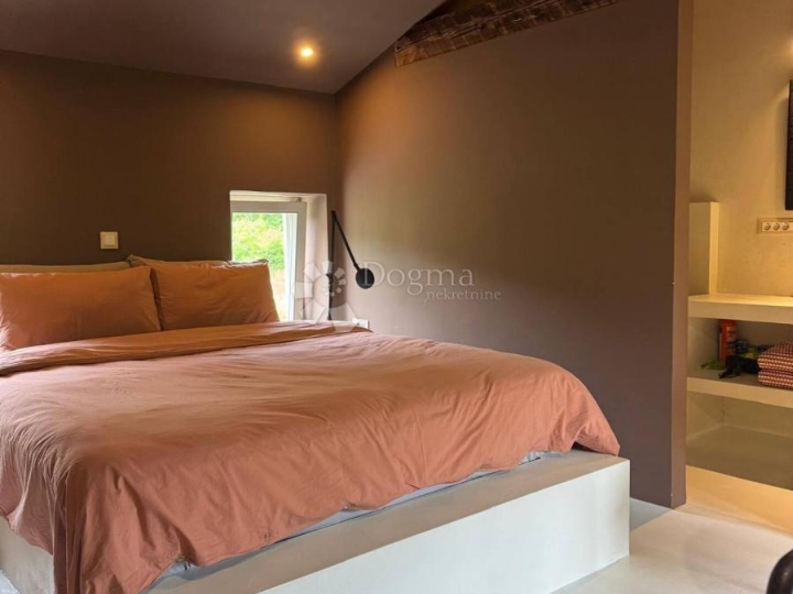 Dizajnerski dom za dvoje