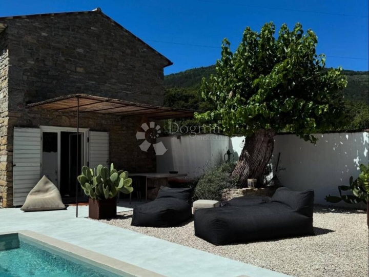 Dizajnerski dom za dvoje