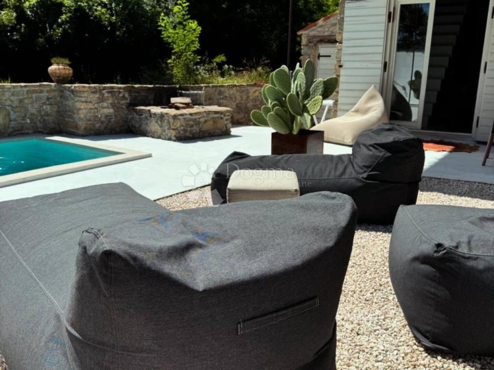 Dizajnerski dom za dvoje