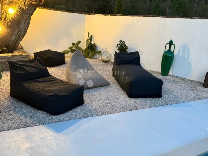 Dizajnerski dom za dvoje