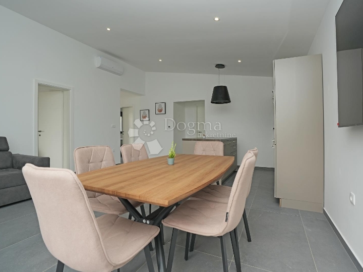 Poreč (okolica) - Prizemnica s grijanim bazenom