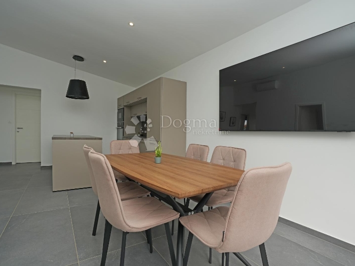 Poreč (okolica) - Prizemnica s grijanim bazenom