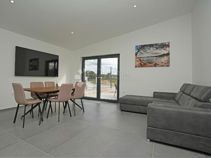 Poreč (okolica) - Prizemnica s grijanim bazenom