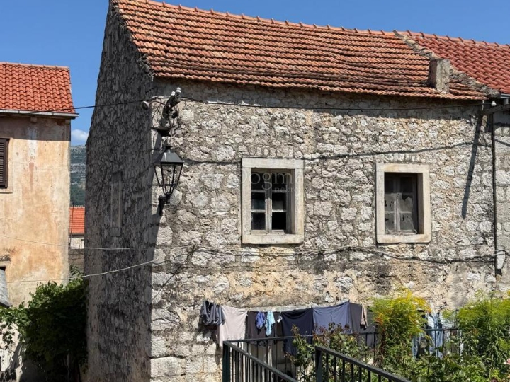 Kuća za adaptaciju u Potomju