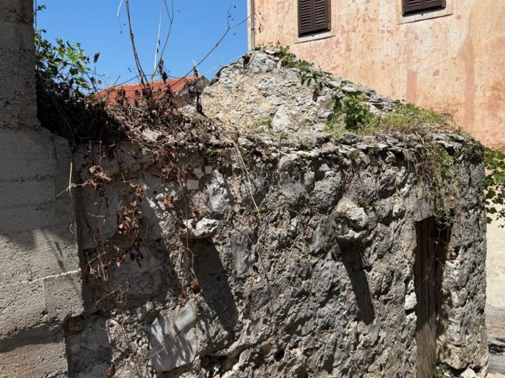 Kuća za adaptaciju u Potomju