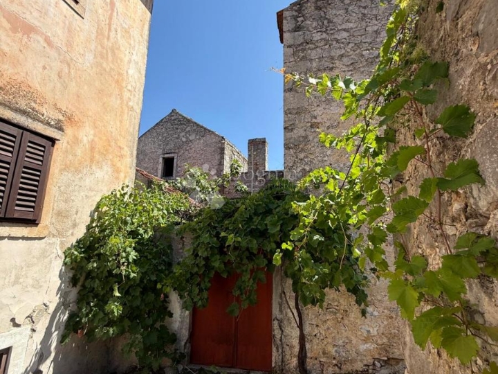 Kuća za adaptaciju u Potomju