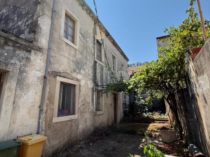 Potomje - kamena kuća za potpunu adaptaciju