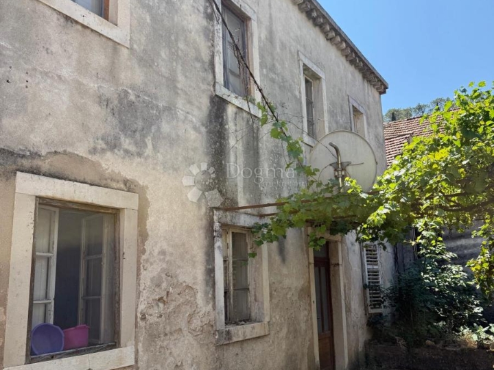 Potomje - kamena kuća za potpunu adaptaciju