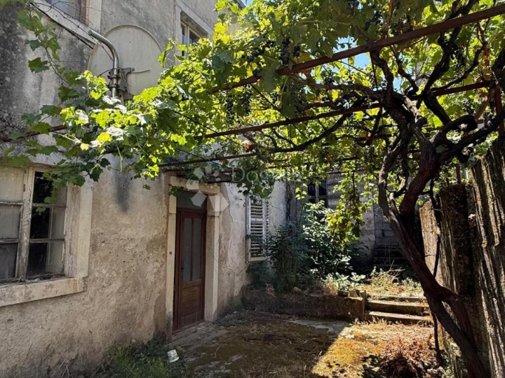 Potomje - kamena kuća za potpunu adaptaciju