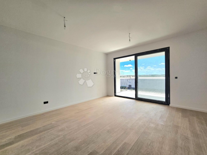 Umag, 1S+DB, garaža u cijeni