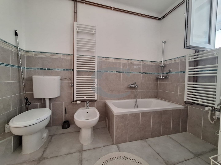 Rijeka, Centar, stan 3S kl., 82 m2, dva balkona