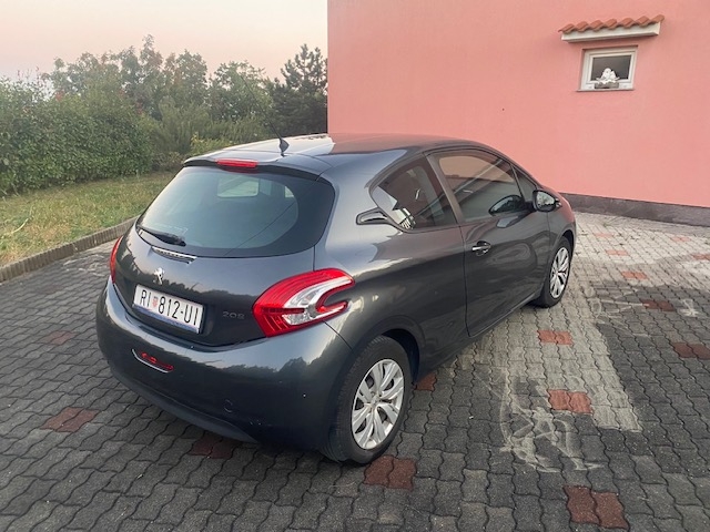 Peugeot 208 1,2 VTi, 2013. god.