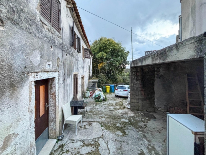 Pazin okolica - prekrasna starina za djelomičnu adaptaciju!