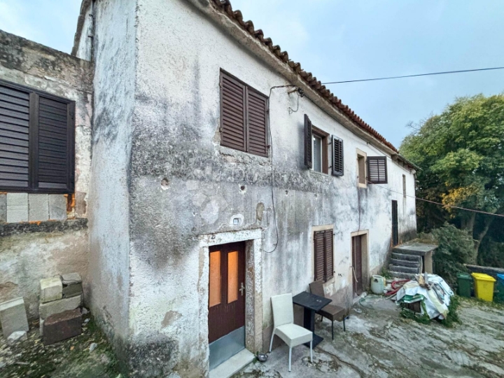 Pazin okolica - prekrasna starina za djelomičnu adaptaciju!