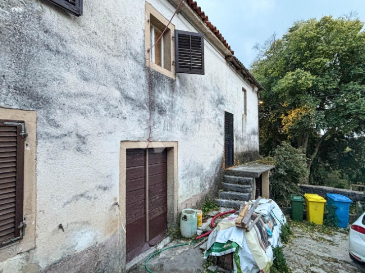 Pazin okolica - prekrasna starina za djelomičnu adaptaciju!