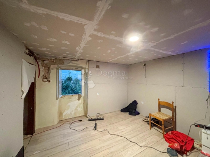 Pazin okolica - prekrasna starina za djelomičnu adaptaciju!