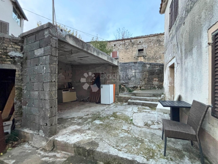 Pazin okolica - prekrasna starina za djelomičnu adaptaciju!