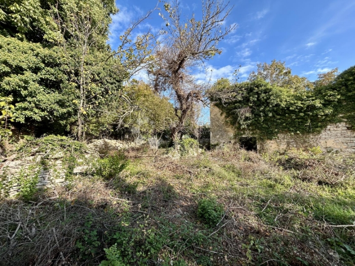 Prilika! Kuća za adaptaciju sa 1100m2 zemljišta