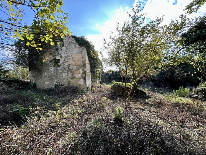 Prilika! Kuća za adaptaciju sa 1100m2 zemljišta