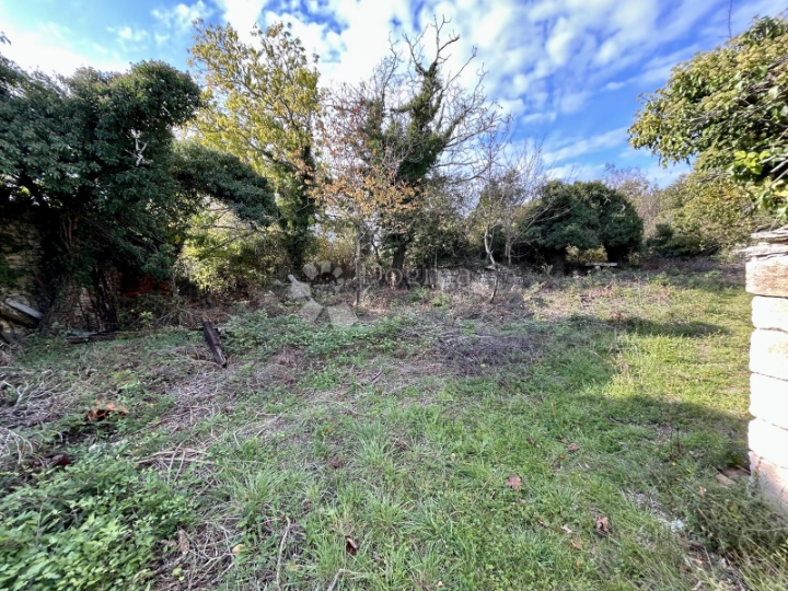 Prilika! Kuća za adaptaciju sa 1100m2 zemljišta