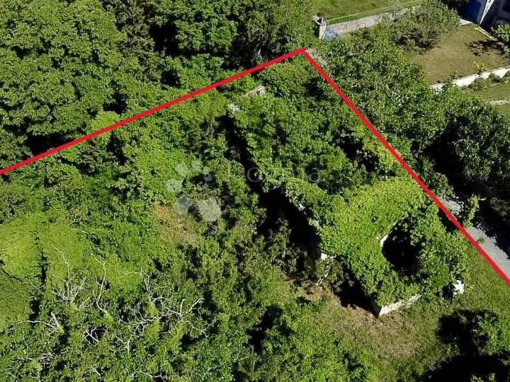 Prilika! Kuća za adaptaciju sa 1100m2 zemljišta