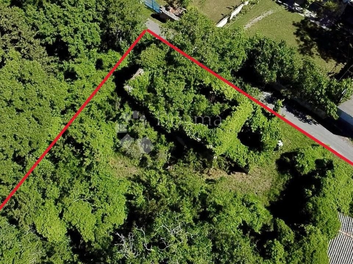 Prilika! Kuća za adaptaciju sa 1100m2 zemljišta