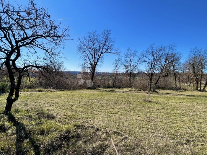 Građevinsko zemljište s ishodovanom građ. dozvolom