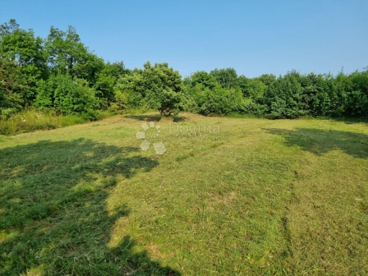Građevinsko zemljište s ishodovanom građ. dozvolom