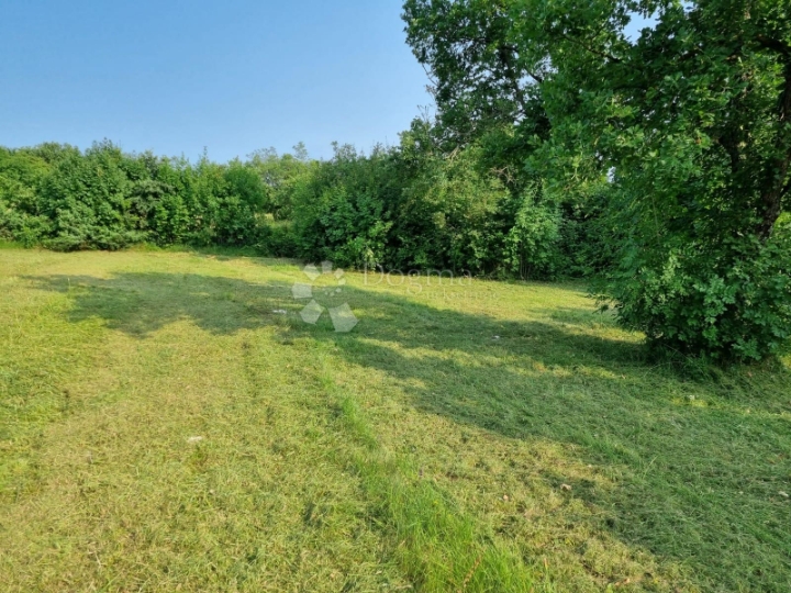 Građevinsko zemljište s ishodovanom građ. dozvolom