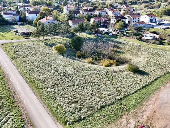 Idealna prilika! Građevinsko zemljište 6km od mora!