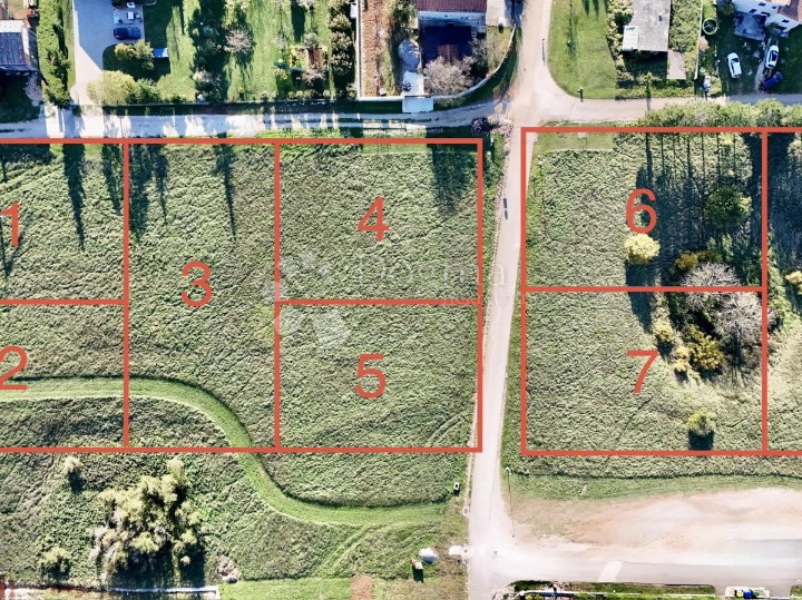 Idealna prilika! Građevinsko zemljište 6km od mora!