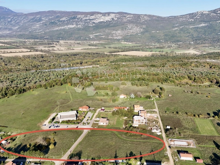 Idealna prilika! Građevinsko zemljište 6km od mora!