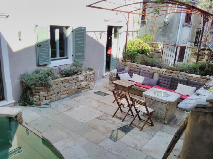 Kuća za najam i podnajam – Oprtalj, Istra