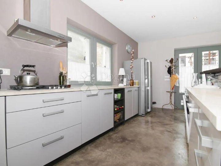 Kuća za najam i podnajam – Oprtalj, Istra