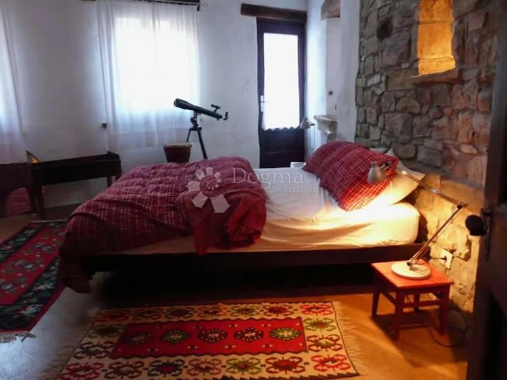 Kuća za najam i podnajam – Oprtalj, Istra