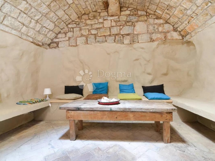 Kuća za najam i podnajam – Oprtalj, Istra