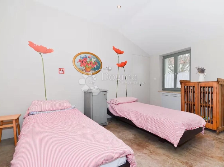 Kuća za najam i podnajam – Oprtalj, Istra