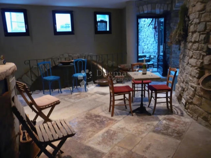 Kuća za najam i podnajam – Oprtalj, Istra